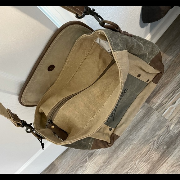 Myra Bag-Leather Star Shoulder Bag - Picture 5 of 9